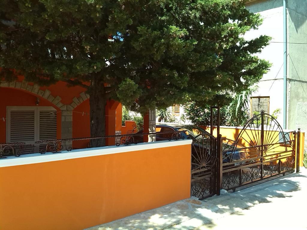 Apartments Batarilo Gornji Karin Exterior photo