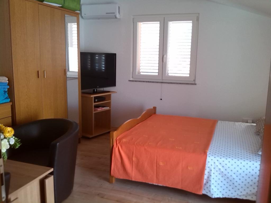 Apartments Batarilo Gornji Karin Room photo
