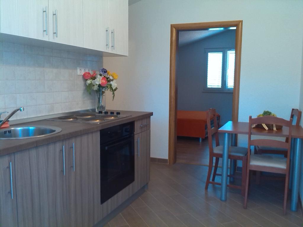 Apartments Batarilo Gornji Karin Room photo