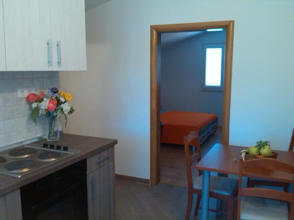 Apartments Batarilo Gornji Karin Room photo