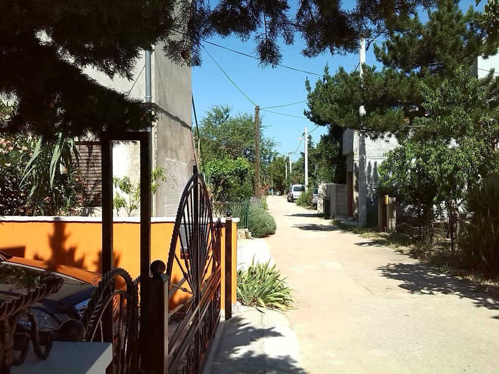 Apartments Batarilo Gornji Karin Exterior photo